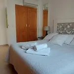 En Piso Con Terraza Junto A La Estacion شقة