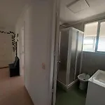 En Piso Con Terraza Junto A La Estacion شقة *