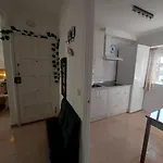 En Piso Con Terraza Junto A La Estacion شقة روندا