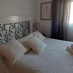 En Piso Con Terraza Junto A La Estacion شقة