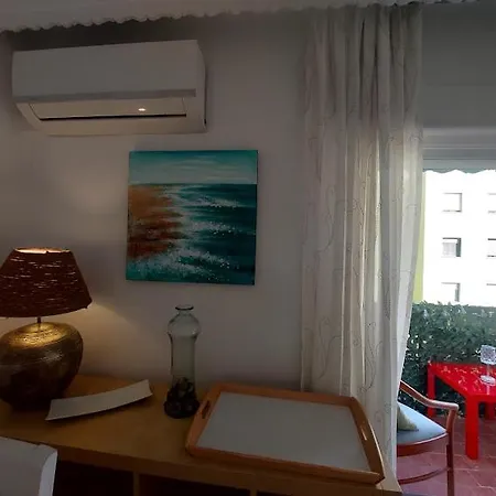 En Piso Con Terraza Junto A La Estacion شقة *