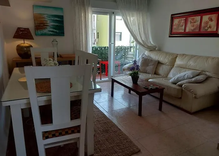 En Piso Con Terraza Junto A La Estacion روندا