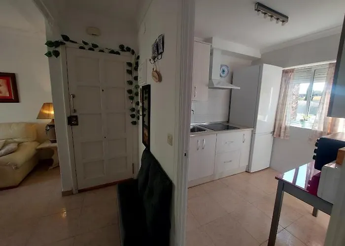 En Piso Con Terraza Junto A La Estacion * روندا