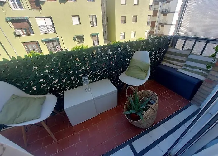 En Piso Con Terraza Junto A La Estacion