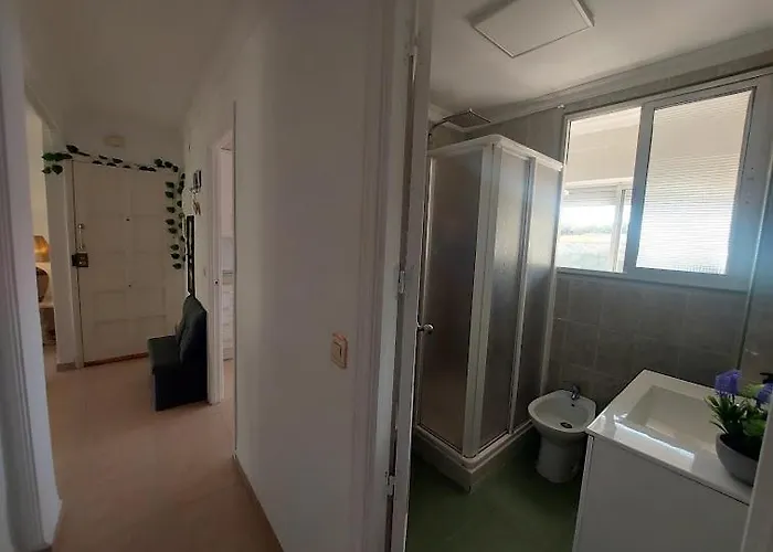 En Piso Con Terraza Junto A La Estacion شقة *