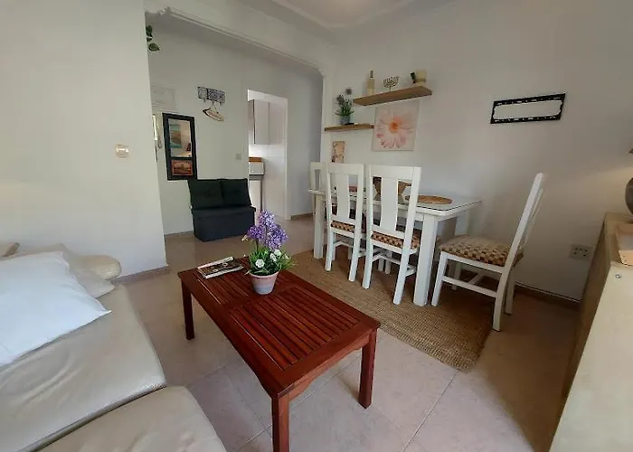 En Piso Con Terraza Junto A La Estacion * روندا