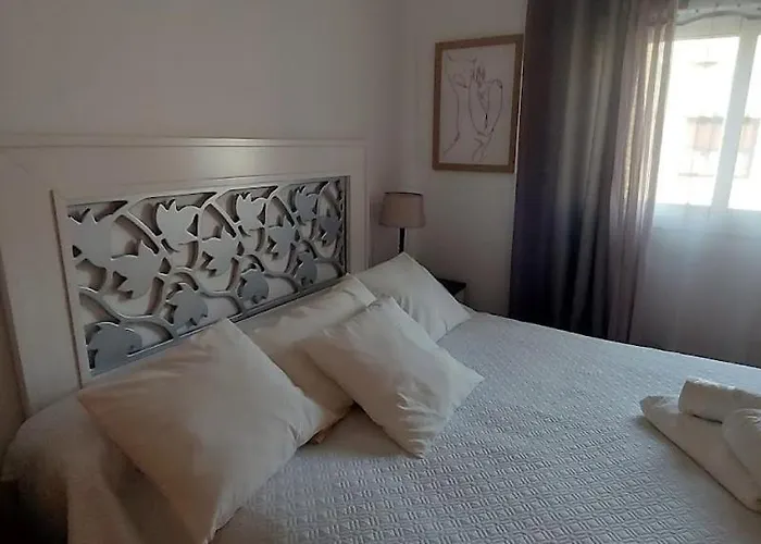 En Piso Con Terraza Junto A La Estacion