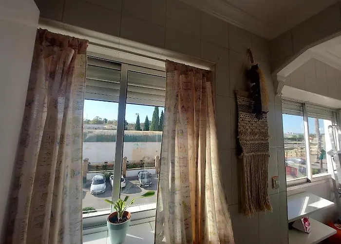 En Piso Con Terraza Junto A La Estacion شقة *