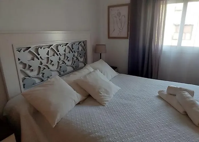 En Piso Con Terraza Junto A La Estacion Lägenhet